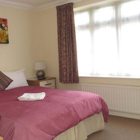 Montrose Guest House Ромфорд Екстер'єр фото