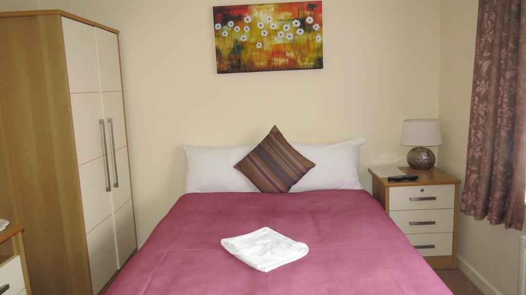 Montrose Guest House Ромфорд Екстер'єр фото