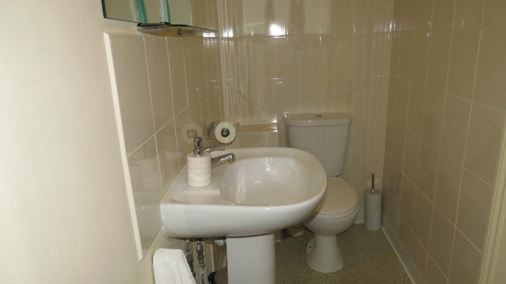 Montrose Guest House Ромфорд Екстер'єр фото