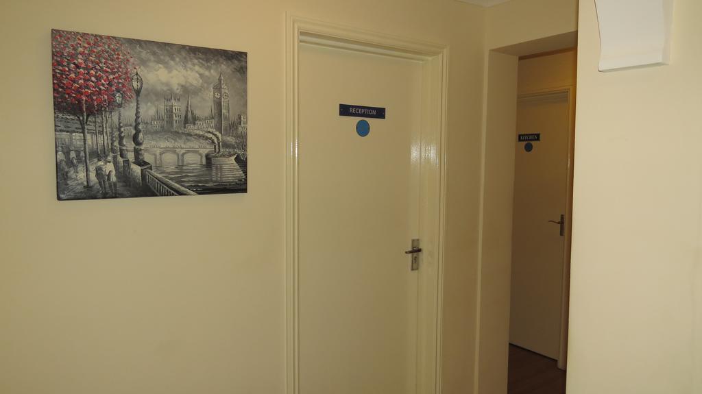 Montrose Guest House Ромфорд Екстер'єр фото