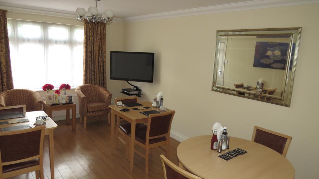 Montrose Guest House Ромфорд Екстер'єр фото