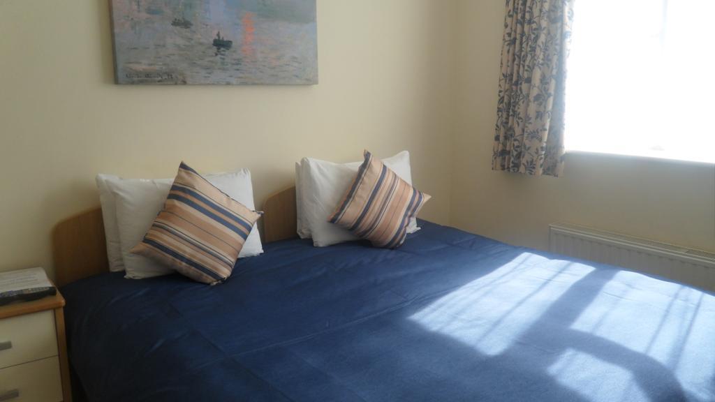 Montrose Guest House Ромфорд Екстер'єр фото