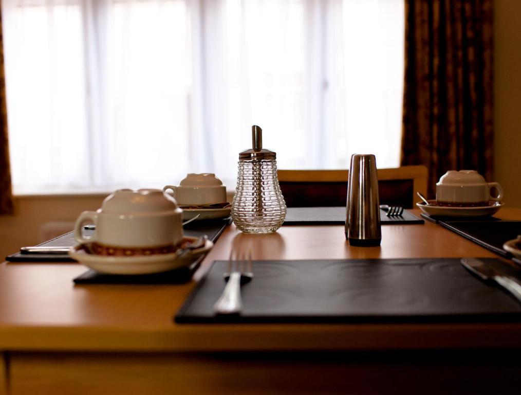 Montrose Guest House Ромфорд Екстер'єр фото